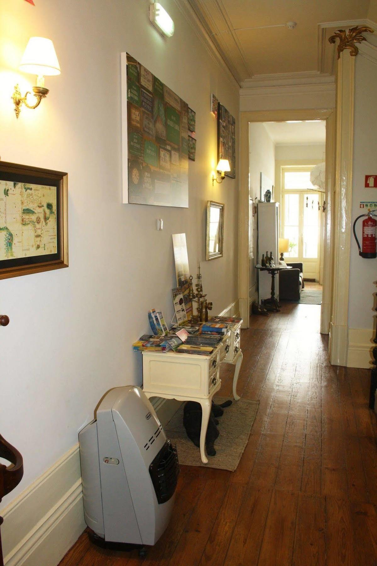 Alvares Cabral Guesthouse Porto Luaran gambar