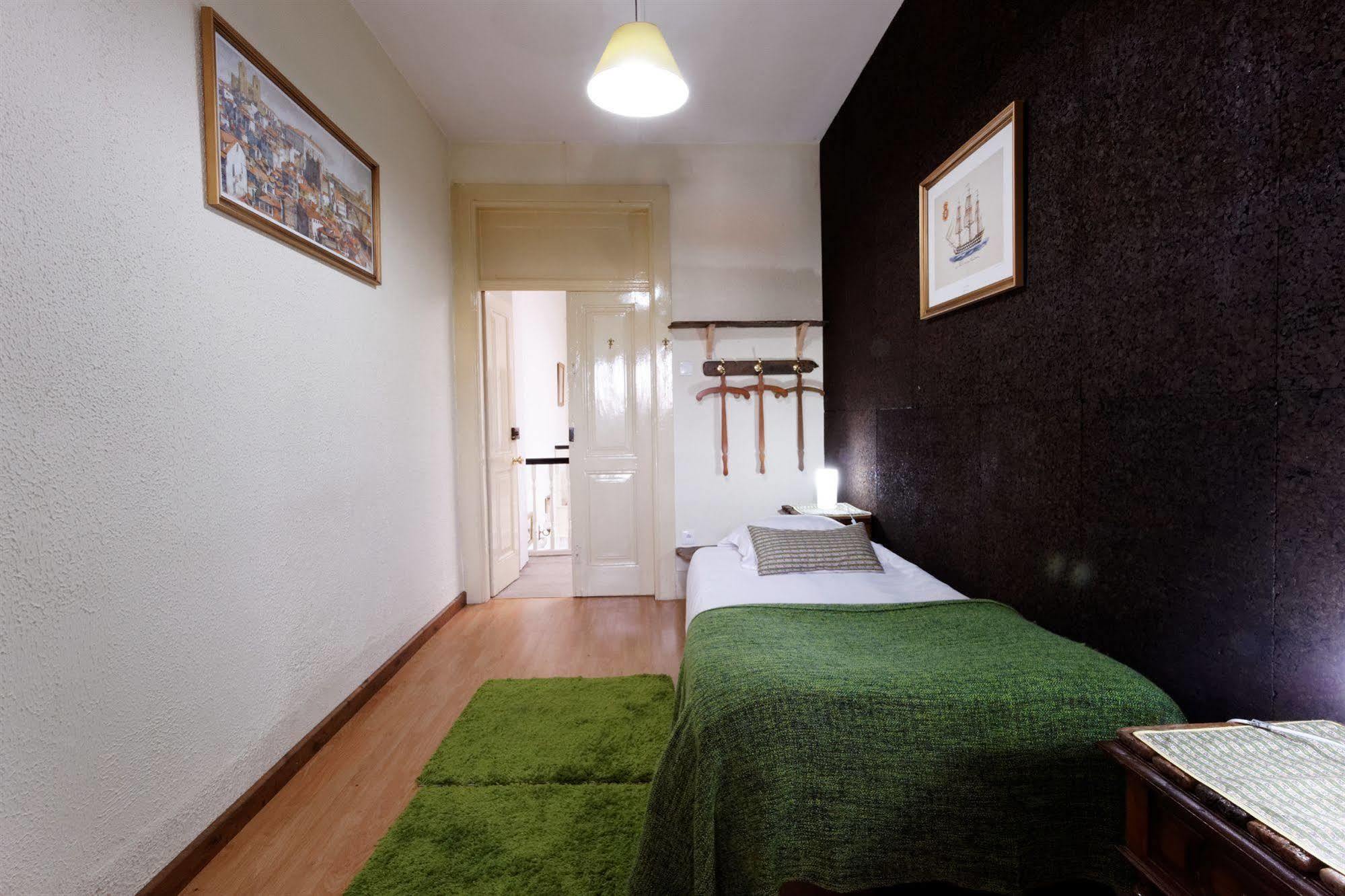 Alvares Cabral Guesthouse Porto Luaran gambar